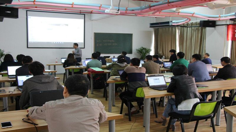 相较于传统的集体教学，一对一教学具有以下优势：